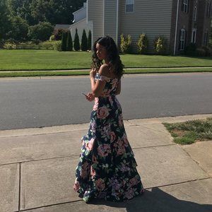 Meet your Posher, Mia